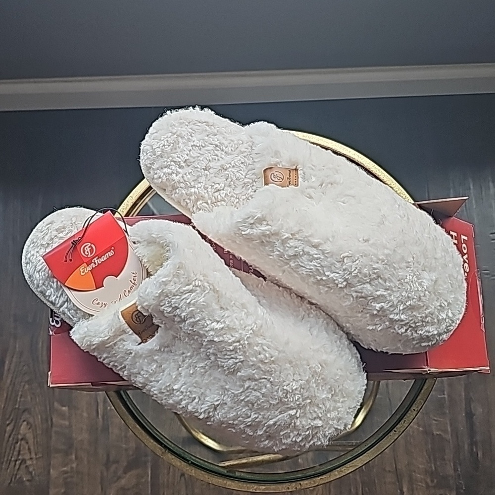 NWT Everfoams Fuzzy cozy slippers size 11-12